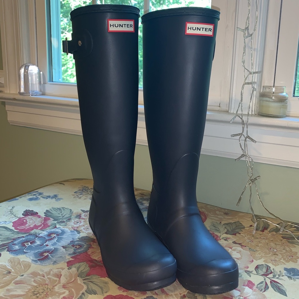 Great Condition Matte Navy Tall Hunter Boots